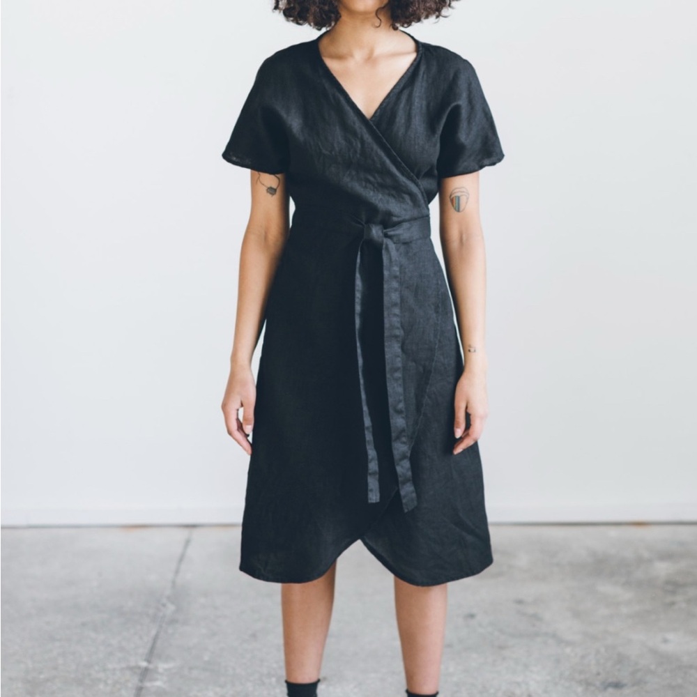 Linenfox Elegant Black Wrap Dress